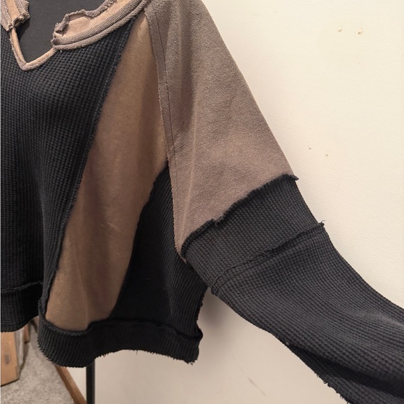 POL Women's Colorblock Knit Top - Black and Tan - Picture 5 of 9